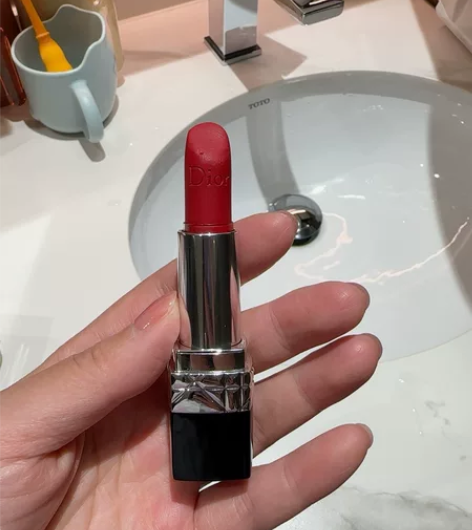 dior口红，色号999 感兴趣的话点“我...