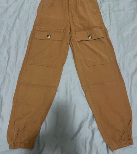 Bershka 焦糖色 工装裤 朋友送的 ...