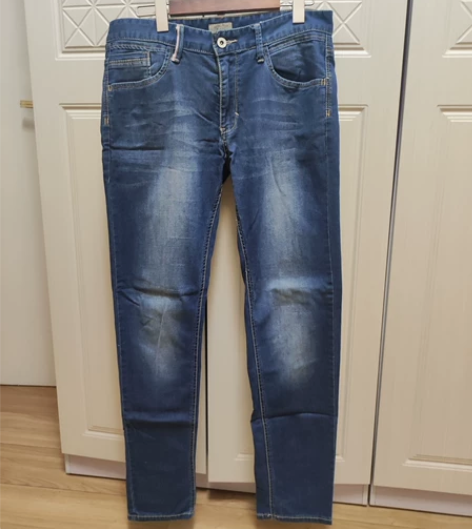 美特斯邦威薄款 深蓝色牛仔裤。腰围84CM...