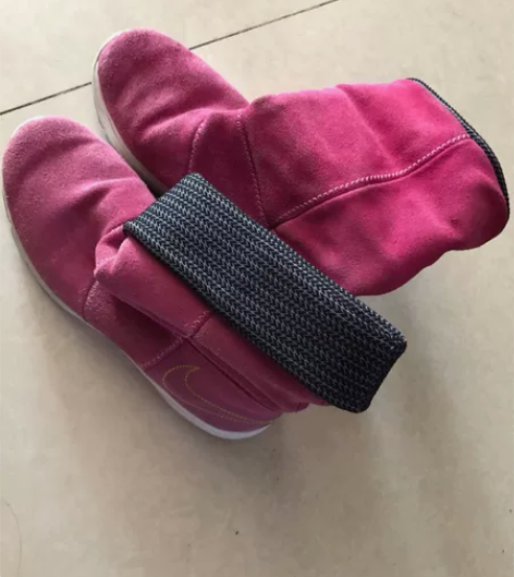 耐克女鞋运动鞋休闲鞋低价出靴子感兴趣的话给...