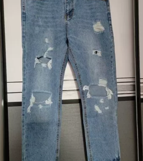 全新破洞牛仔裤 L码，130斤以内都可以穿...