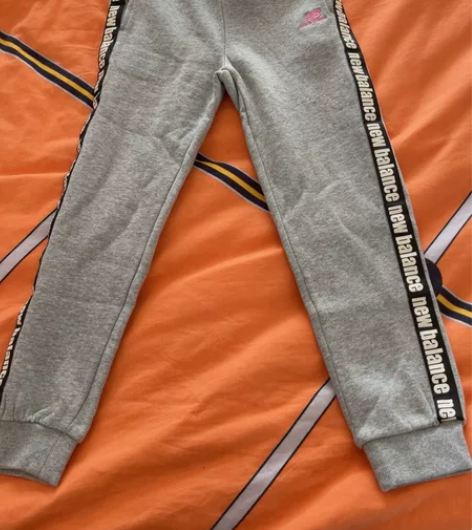 新百伦女童加绒卫裤，尺码130，全新未穿。...