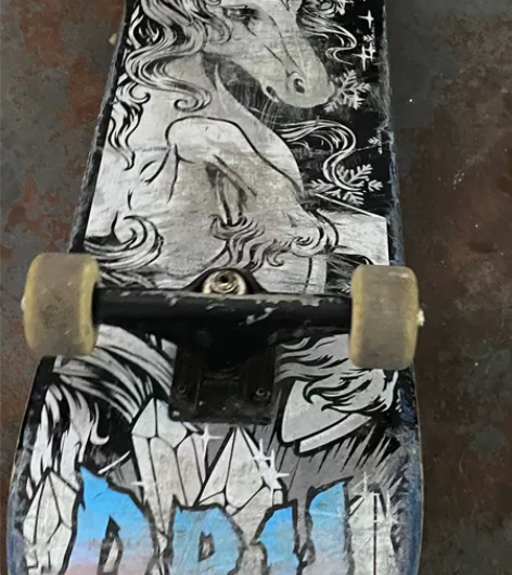 dbh的滑板，专业板，有段时间没玩了，所以...