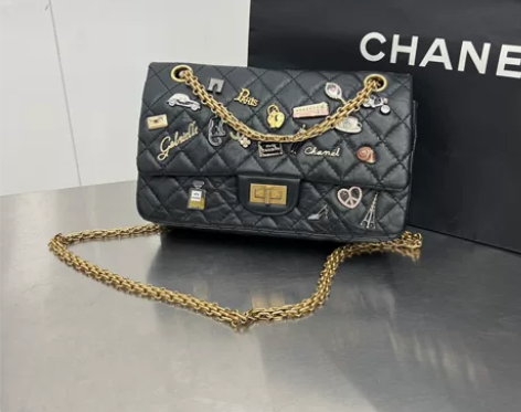 香奈儿2.55徽章小号 25开 有身份卡 ...