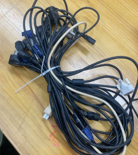 电脑连接线，电脑电源线，一根8元 感兴趣的...