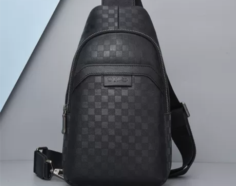 金利来胸包 胸包男包斜挎包格子男士真皮背包...