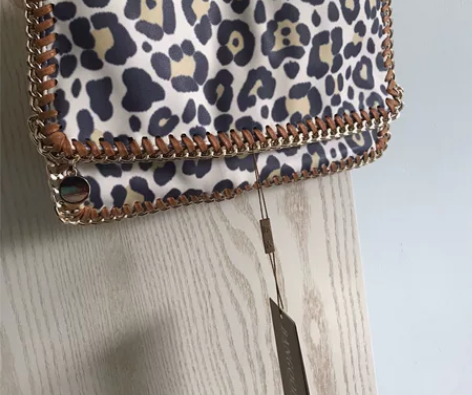 全新豹纹手拿包，长31，宽21，吊牌在，链...