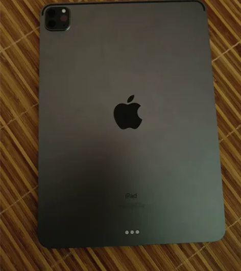 男友送的，分手了，低价出了，iPad202...