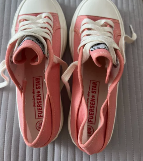 店面清货，出手一双38码运动帆布鞋，超级粉...