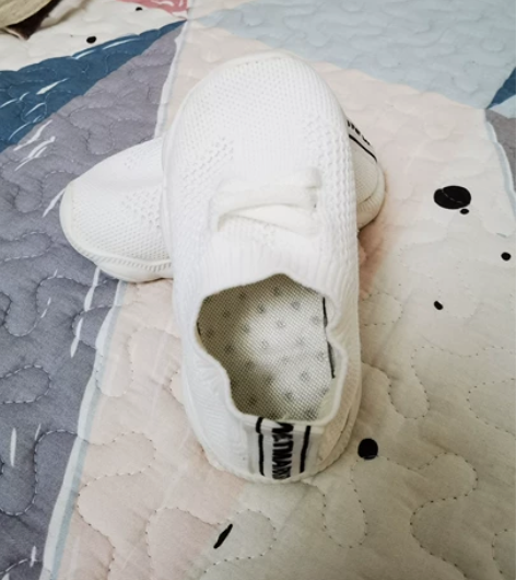 实体店购买，几乎全新，网面透气软底鞋 18码