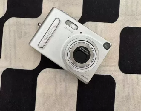 卡西欧z3银色复古小方块 320万像素，功...