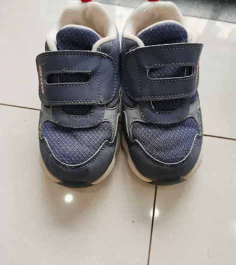 安踏冬款童鞋，里面加绒，孩子脚长太快，就穿...