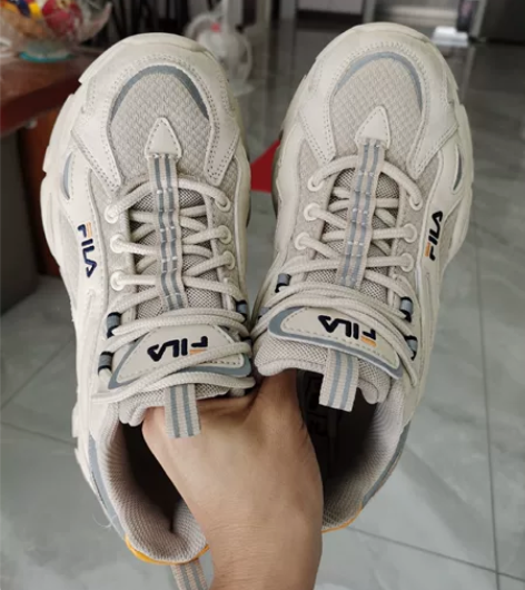 斐乐女鞋，黄鱼刺，38码，但是本人37的脚...