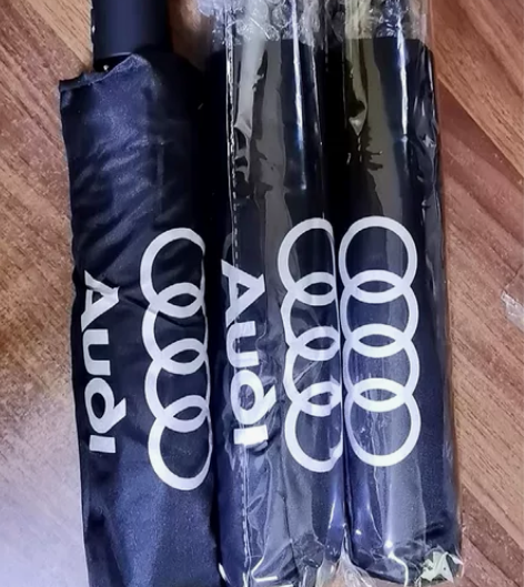 4S店作为生日礼送给车主的，有好几个品牌的...