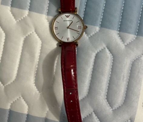 阿玛尼手表 正品 买来的时候是黑色表带 后...