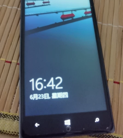 诺基亚830,能打电话,拍照正常,系统崩了...