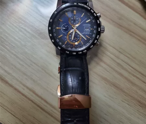 ?西铁城光动能手表 原价4299带有电子发...