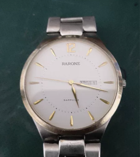 雷诺石英手表你像新旧如图 全原厂！机器没修...