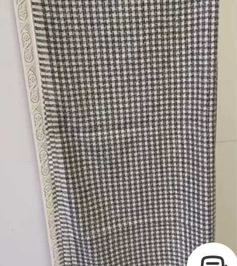 围巾，很软，很厚实，全新带吊牌的，可做披肩...