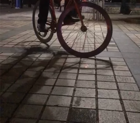 出售闲置死飞一辆。 好久没骑了 当时买的时...
