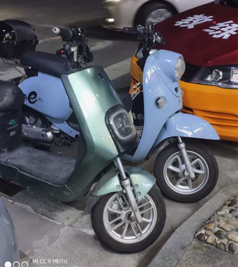 因工作调动，出台铃电动车一辆，蓝色这台电池...
