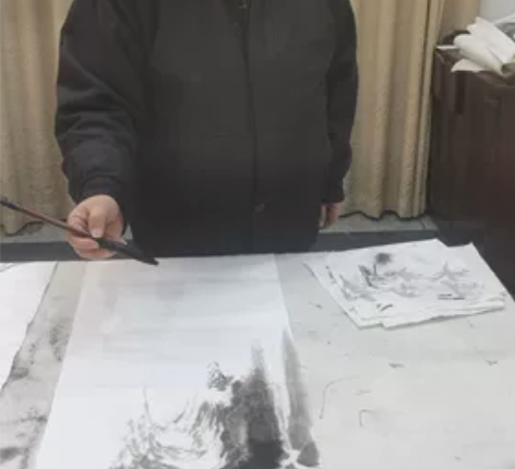 善琏双羊湖笔厂专聘画家许学建老师山水画，尺...