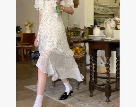 法式V领碎花连衣裙子女夏季温柔茶歇裙设计感...