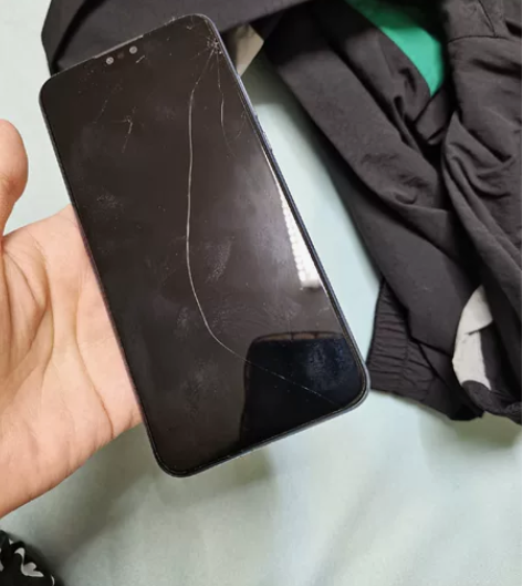 华为畅享9Plus 外屏幕碎了，屏幕换过一...