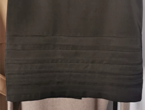 黑色一步裙，腰围80cm，裙长50cm。1...