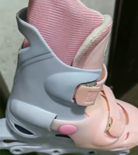 天鹅,旱冰鞋 娃儿小时候的,可以调节大小的...