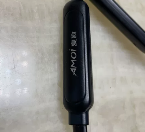 夏新挂试耳机，95新，需要的朋友赶紧联系我...