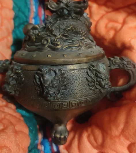 纯铜香薰炉，现代工艺品。造型美观，精工龙头...