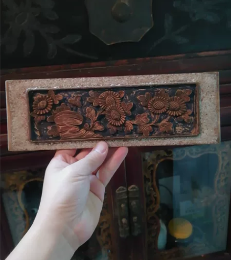 木雕菊花图案板，工艺佳，细腻，全品相，喜欢...