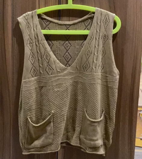 休闲针织背心，套衬衣很好看，洗过没穿过，标...