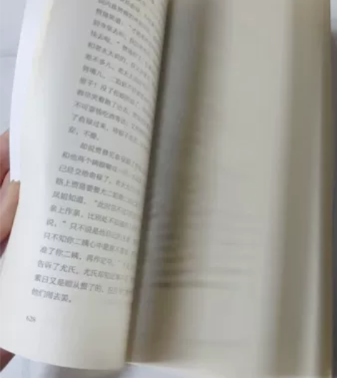 红楼梦 上下两册 九成新 下册的书脊有污渍...