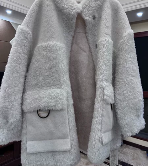 朝花夕拾,吊牌都在,朋友送的,大了,去专柜...