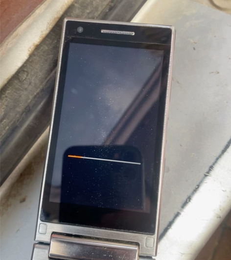 三星g9098 屏幕 机身完好 开机就有一...