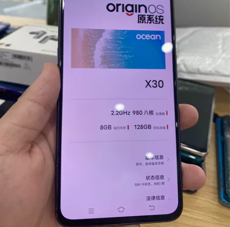 vivox30 8加128 后壳裂了 屏幕...