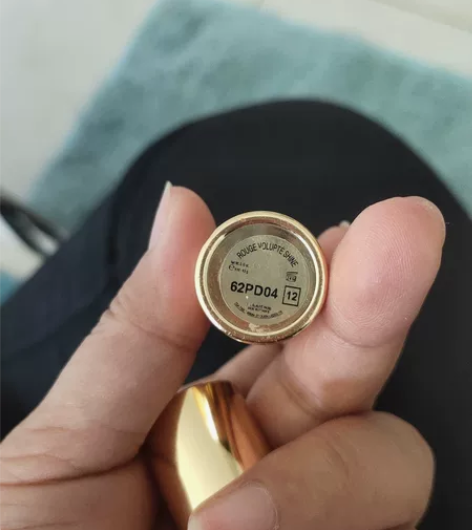 圣罗兰口红12号色，专柜正品，颜色好看，备...