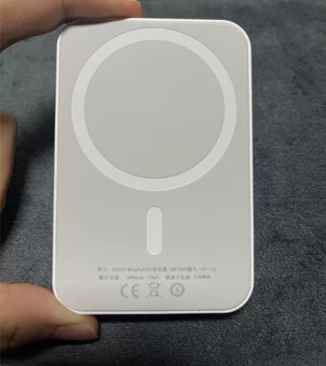 苹果无线充电宝，超大容量，小巧便捷，强力磁...