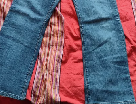 牛仔裤，八成新。无污渍破损 感兴趣的话点“...