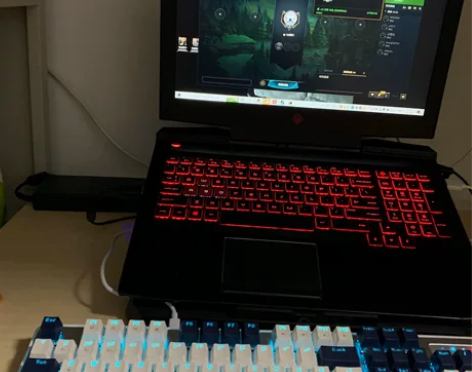 出惠普暗夜精灵游戏本 个人一手 无磕碰 工...