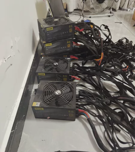 巨龙1250w电源，一共有5个 使用一切正...