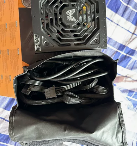 售振华650w全模组电源 使用一年 有一根...