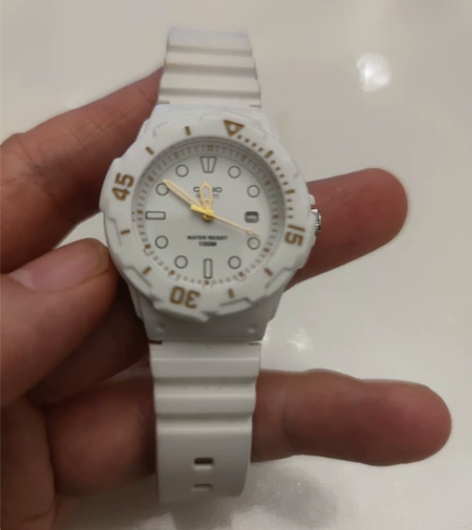 几乎全新卡西欧女石英表,基本未配带过。 感...