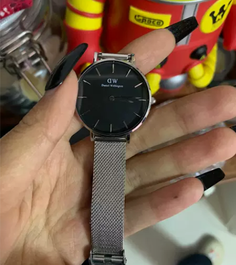 DW女士手表 黑盘 没怎么带过 后面膜没撕