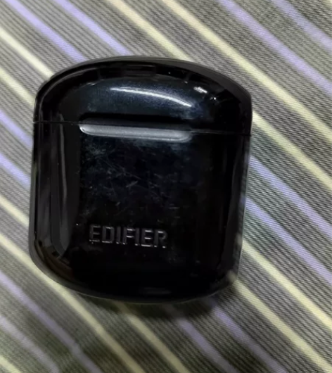 漫步者耳机，外壳有轻微使用痕迹，耳机没有，...