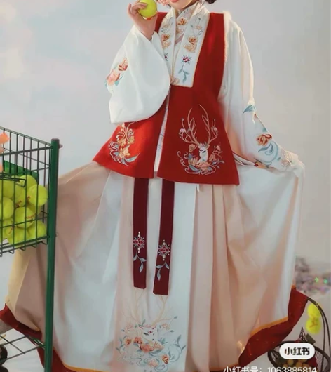 出汉服 耀春家林间鹿无吊牌，只穿过几次，没...