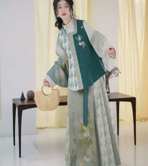 收，标价收柒邑原创汉服竹菊兔兔茶，马面裙中...