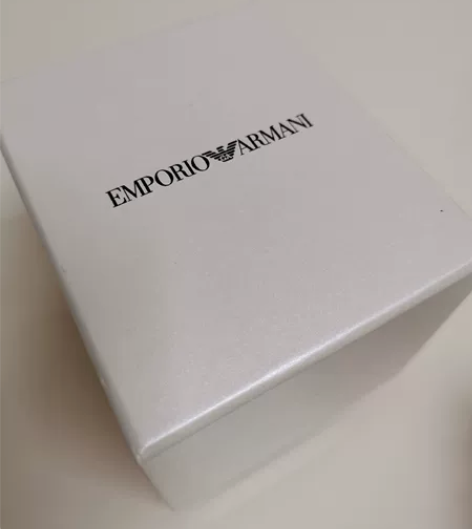 阿玛尼手表正品包装盒，注意:是包装盒！正品...